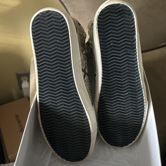 Steve Madden Snake/Beige Colored Sneakers, Size 11 - Picture 5 of 6